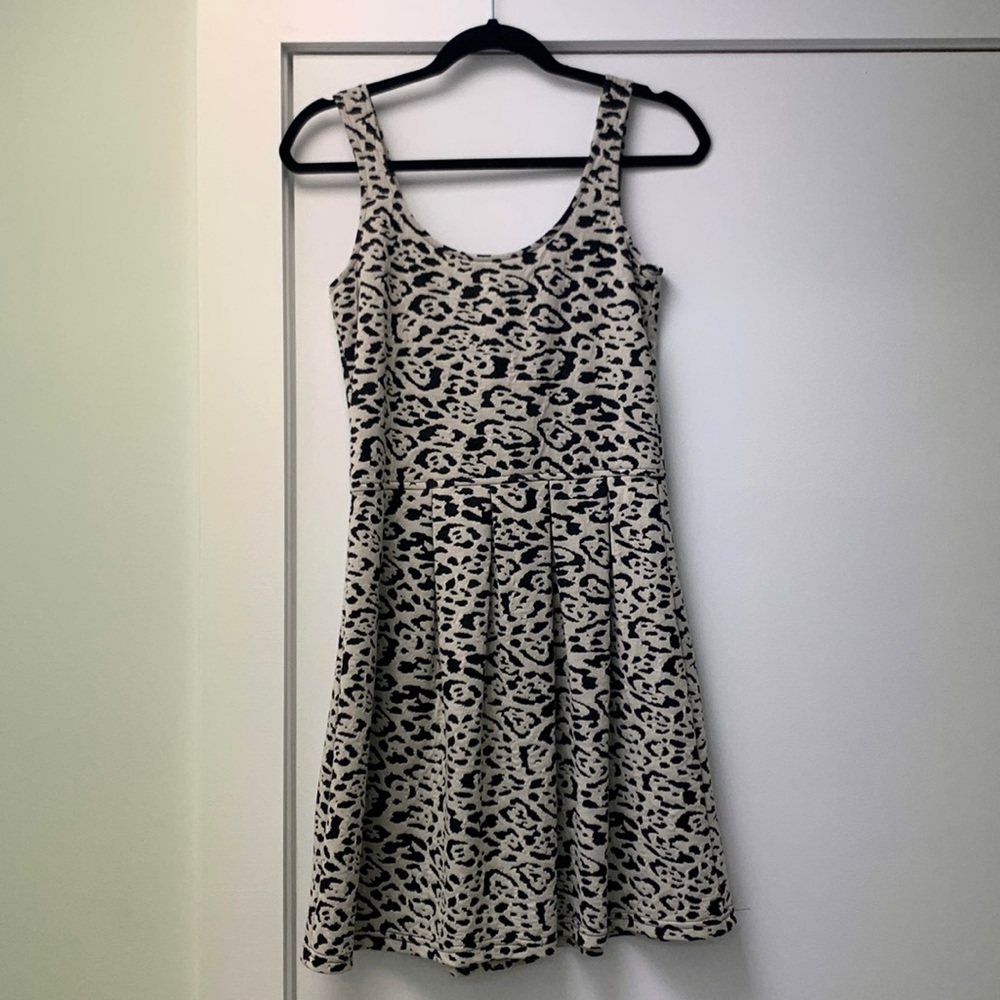 Aqua by Bloomingdales women’s black and cream/off white printed dress - m